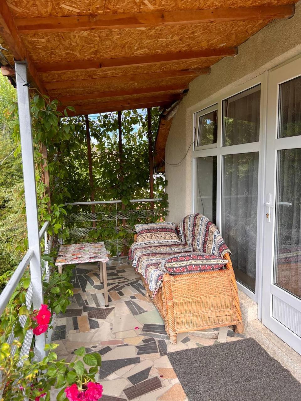 Podsolnukhi Guest House Cholpon-Ata Extérieur photo